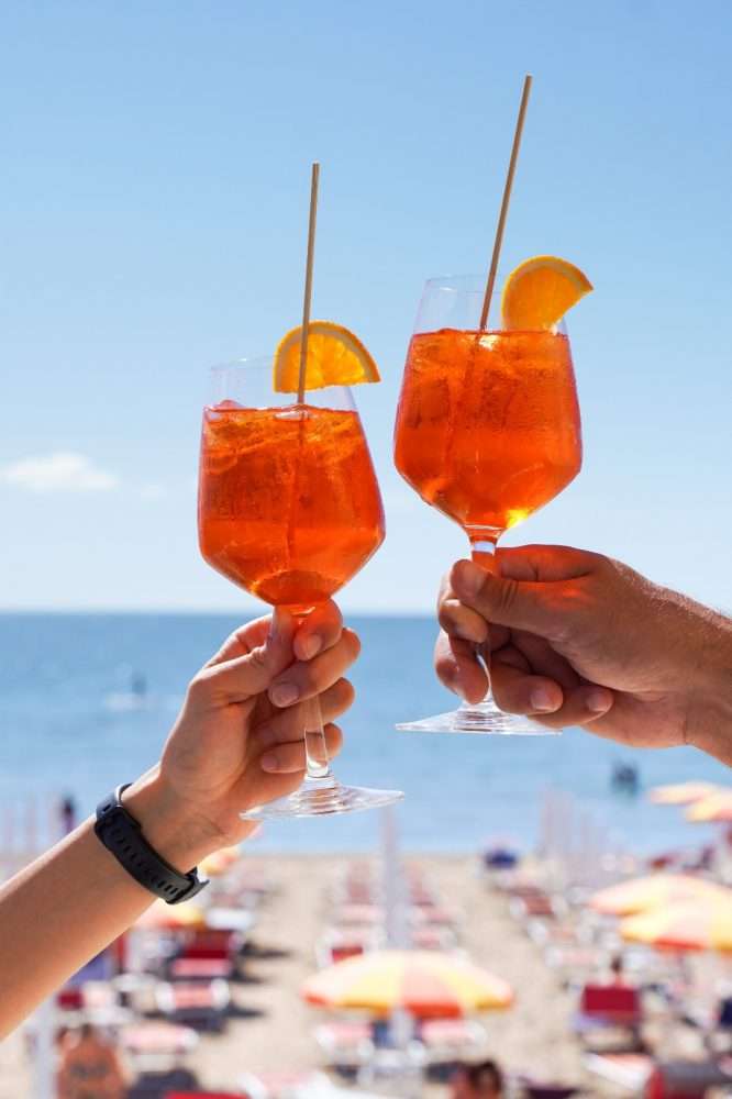 Entdecken Sie das unwiderstehliche Sommerangebot 2023 an unserem Euro Junior Sea Front: ein Paradies voller Sonne, Meer, Entspannung und Spaß! Nutzen Sie diese Aktion und erhalten Sie ein kostenloses reichhaltiges Frühstücksbuffet im Junior Family Hotel, nur bei direkter Buchung über die offizielle Website!